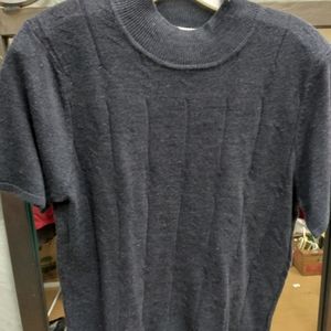 Woman's short sleeve sweater size PL